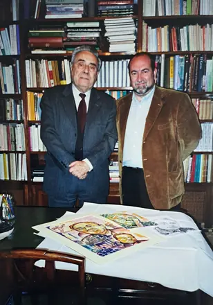 Entregando unos dibujos a su profesor, D. José Manuel Pita Andrade